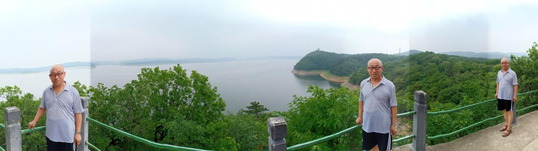 在大伙房水库小青岛