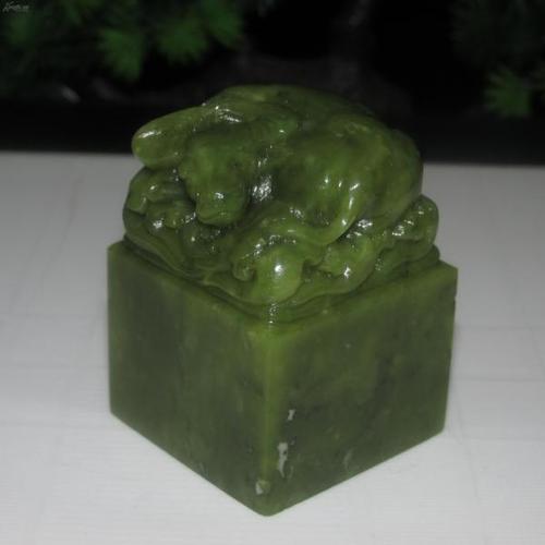 辽宁艾叶绿《牛气冲天》,色泽完美,质地细腻光滑,完好