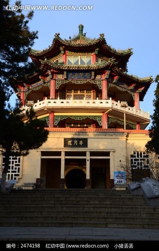 飞檐翘脊的揽月亭