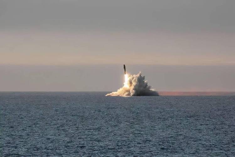 俄最新战略核潜艇试射成功:布拉瓦这不靠谱战略导弹,熬出头了?