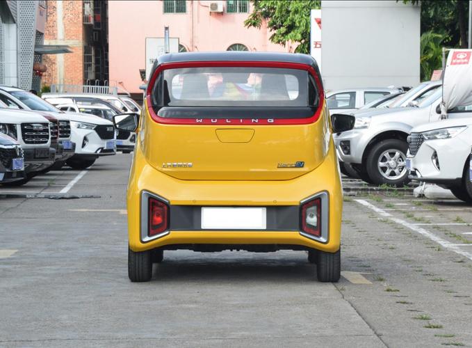 虽说五菱nanoev与宏光miniev均被布局在新能源微型车市场,也归属代步