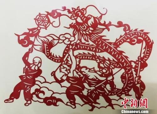 资料图:剪纸舞龙图.钟欣 摄