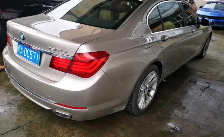 宝马7系2013款740li豪华型