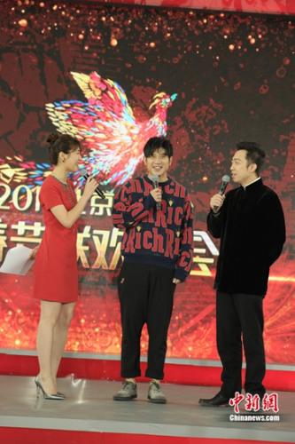 高晓攀(中)