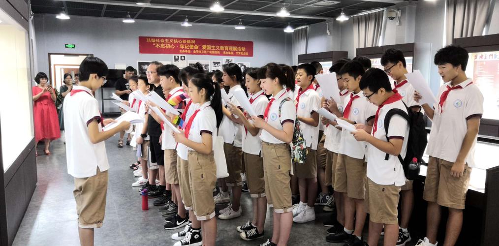 缅怀革命先烈 传承红色精神——湖海塘中学八.