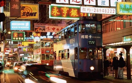 追寻片场跟随香港电影的镜头纪念久别重逢的青春