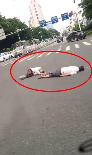 肇庆端州人民中严重车祸,有人头已被撞扁.惨不忍睹