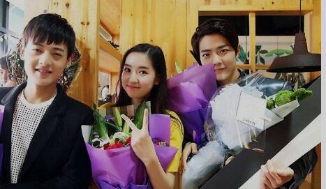 图片肖战大学时期谈过女朋友吗疑似肖战大学前女朋友王玉雯郑有美照片