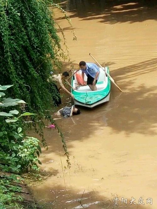 安岳大雨过后,岳阳河出现一女性浮尸