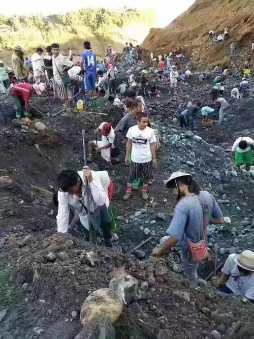 实拍缅北那些拿命找玉石的"也木西"们!