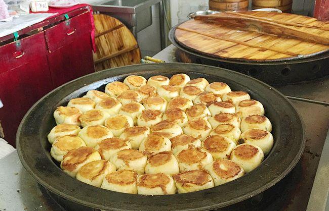 地址:平凉路1503号 门口就挂着"中国十佳清真美食——牛肉煎包"的牌子