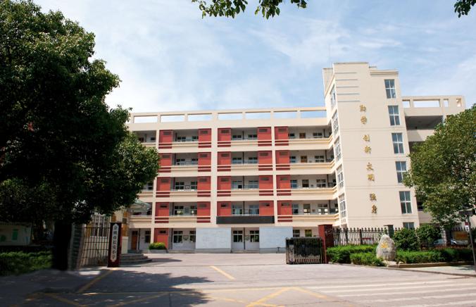 理由:余姚市东风小学始创于1898年,城区拆镇建办后,复命为余姚市