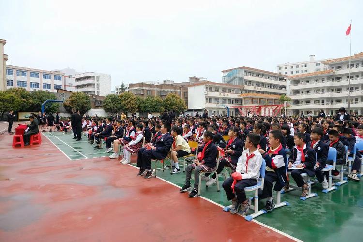 太平镇中心小学的开学典礼不一般,全体师生上了特别的