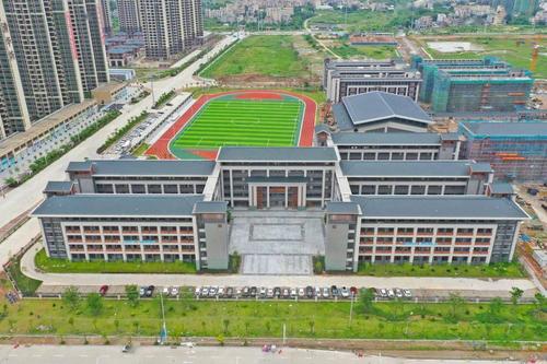 城南片区第一所完全中学来啦体育馆宿舍建成交付校方