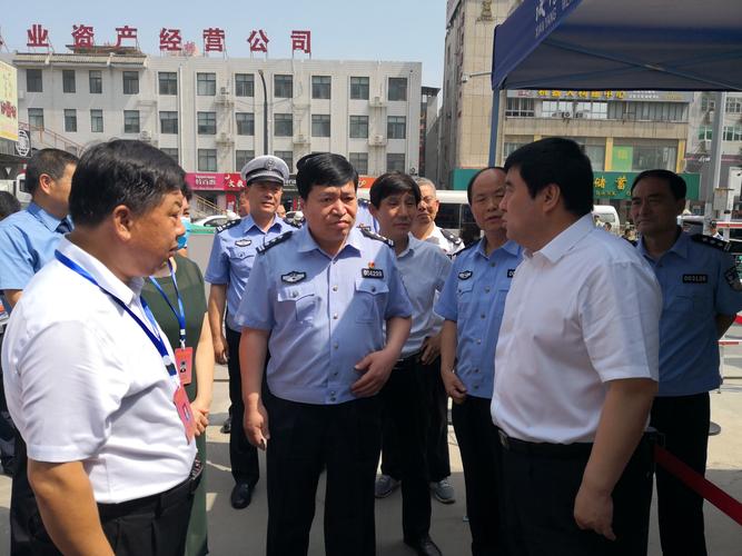 咸阳副市长,市公安局局长陈万峰来我校检查高考准备工作