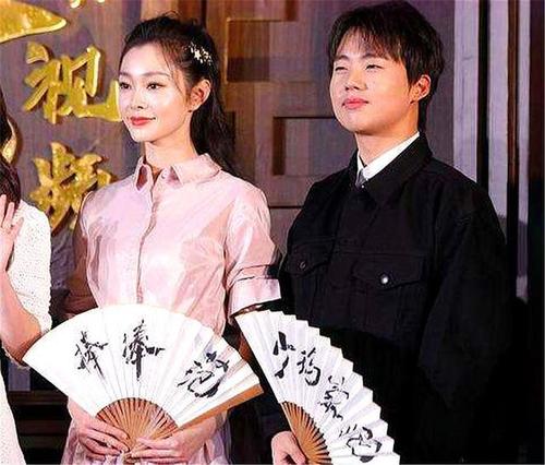 郭麒麟24岁谈3次恋爱,最长维持7个月,今与张含韵甜蜜