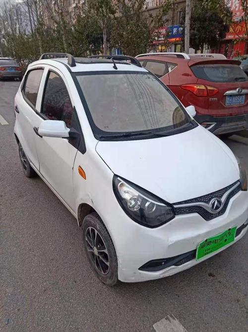 二手四轮电动汽车,买的时候两万多,100安电瓶五块,19年的