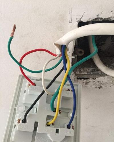 浴霸接线盒里有6根线,怎么找出其中的零线和火线?