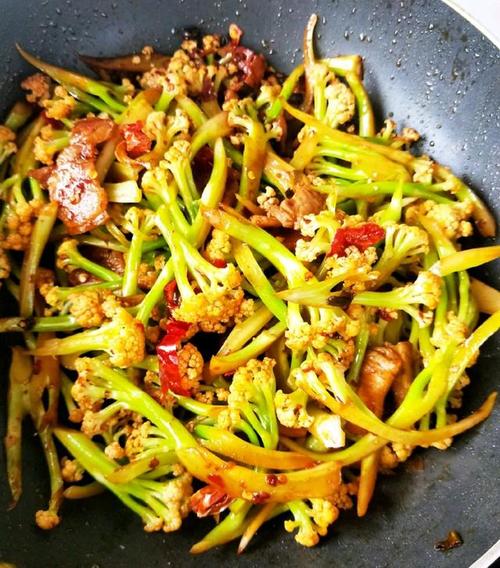 超人气的下饭菜—干锅花菜,焦香爽脆美味下饭,香辣过瘾