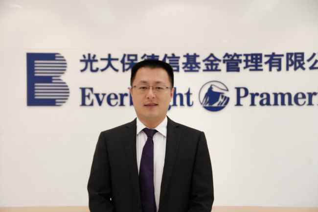 现任光大保德信金融工程师,高级量化研究员,拟任光大风格轮动基金经理