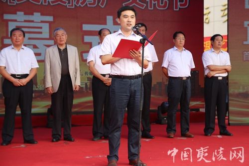 宜昌市房地产管理局副局长徐强在开幕式上讲话