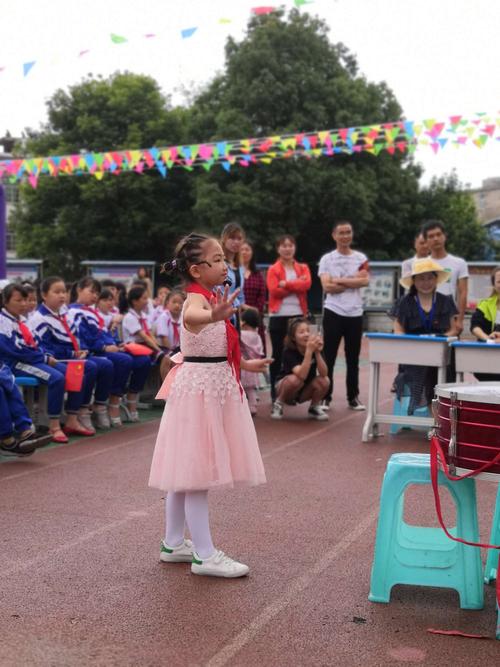 2019年5月17日上午,清镇市扁坡小学举行红歌赛,第一次