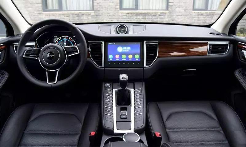 买车送钟表!买菜车也有高逼格的手表中控台