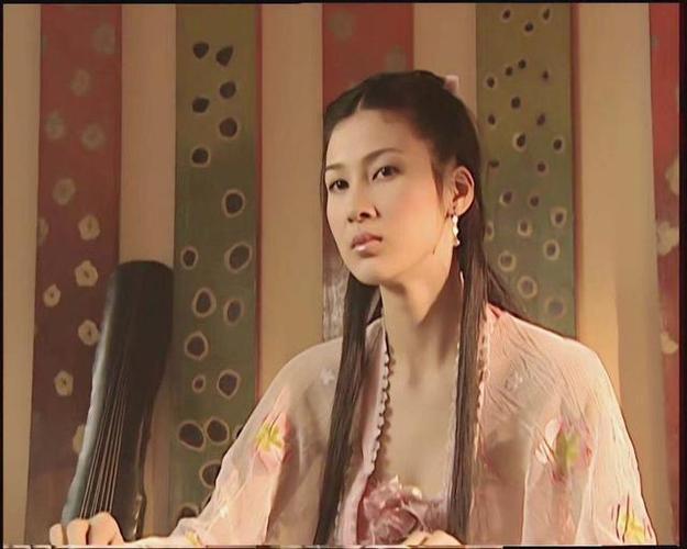 只靠气质造型,素颜美得与众不同!还记得《隋唐英雄传》的她吗?