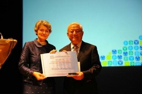 主要奖励在普及科学技术方面有突出贡献的人,包括科学家,新闻工作者