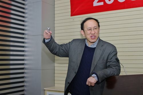 西安交通大学电信学院院长管晓宏作报告