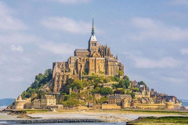 文化之旅:盘点世界上10座最美丽的历史城堡,最后一座