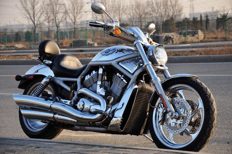 《北京出售百年纪念全车电镀版哈雷威路德v-rod价格更新》