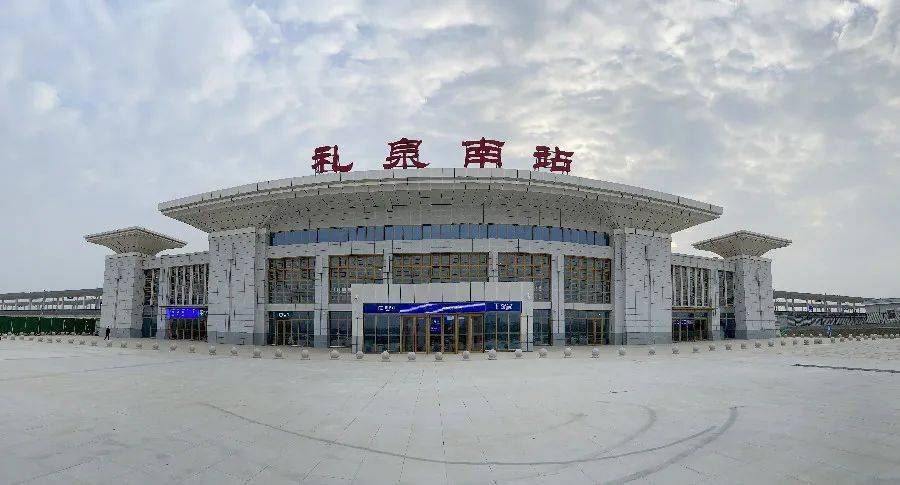 随着银西高铁的开通 西安局集团公司管内五大车站 咸阳北站,礼泉南站