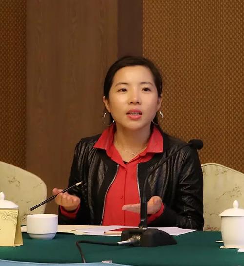 新闻中心 > 商会新闻   力求创新,共促发展 温一年之计在于春,研讨会