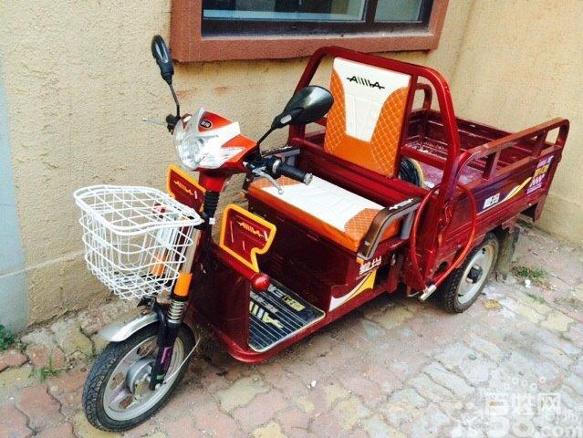爱玛品牌电动三轮车钢钢新