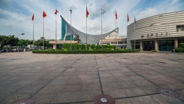 【二沙岛:文艺小岛】 二沙岛是珠江上的江心岛,位于广州大桥和海印