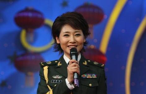 4,卫晨霞 (中央电视台军事节目中心主持人) 卫晨霞,女,山西闻喜人