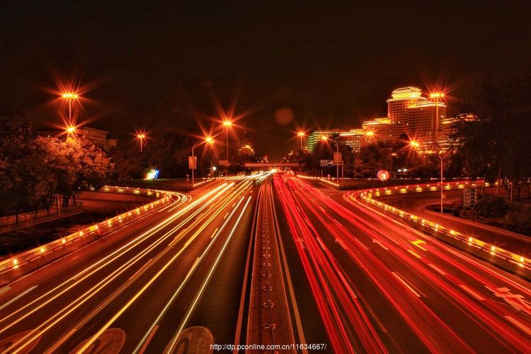北京西复兴路灯光璀璨