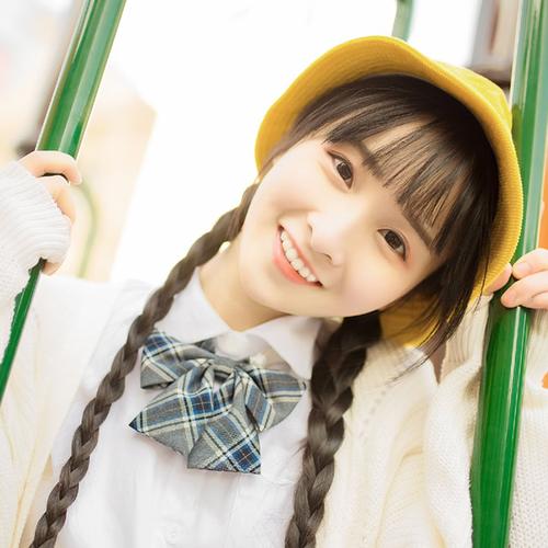 小黄帽甜美女子头像