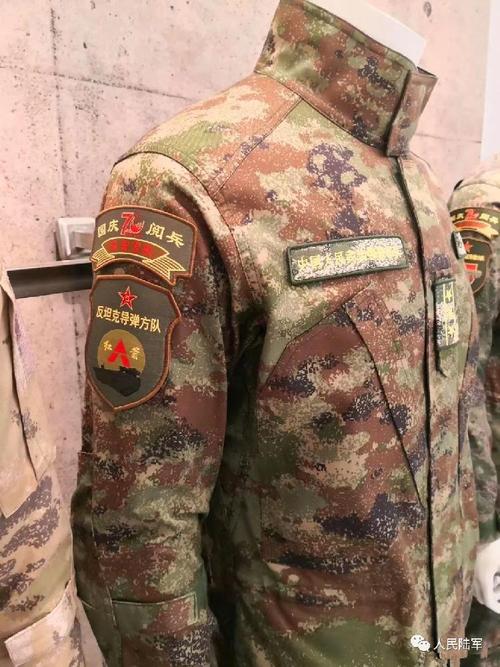 帅!解放军新式迷彩服来了,外表上难以判别所属军种