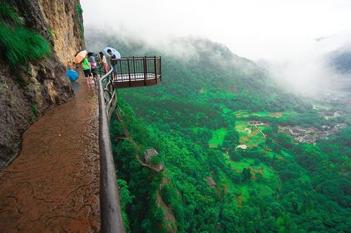 崖下库景区【门票】运气好遇到下雨不收门票【游览时间】9点00分至11