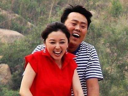 刘大成夫妇近照,穷困时娶的温柔娇妻,如今为她在北京