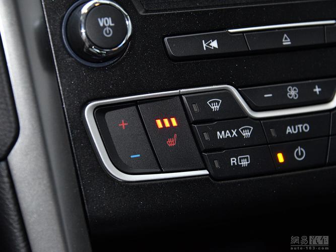 福特蒙迪欧 2017款 ecoboost 180豪华型--驾驶位座椅加热控制 / 116