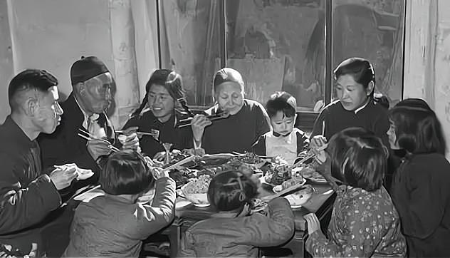 50年代到80年代的过年老照片,几代人满满的年味回忆!