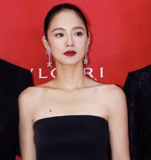 耳环原来可以离肩膀这么远,你喜欢长脖子还是短脖子的