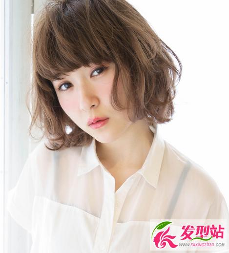 小编今天就帮大家选出两款最适合短发的显瘦刘海设计,主要适合圆脸和