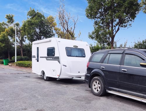 适合一家三口的小型拖挂房车灵活拖拽内饰堪比进口拖挂房车