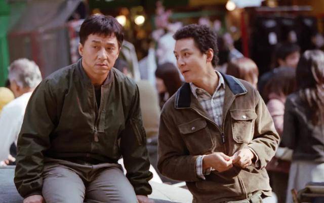 在这部《新宿事件》里,"华人黑帮"的主题过意敏感,李连杰的《致命