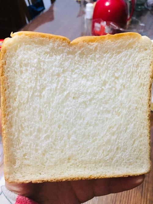 横切,只要长方体的宽和高相等,切出来的截面就是正方形,否则是长方形