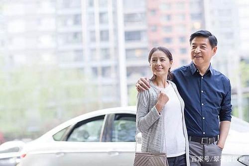 50岁的夫妻,关系再好也别走太近,尤其到了中年